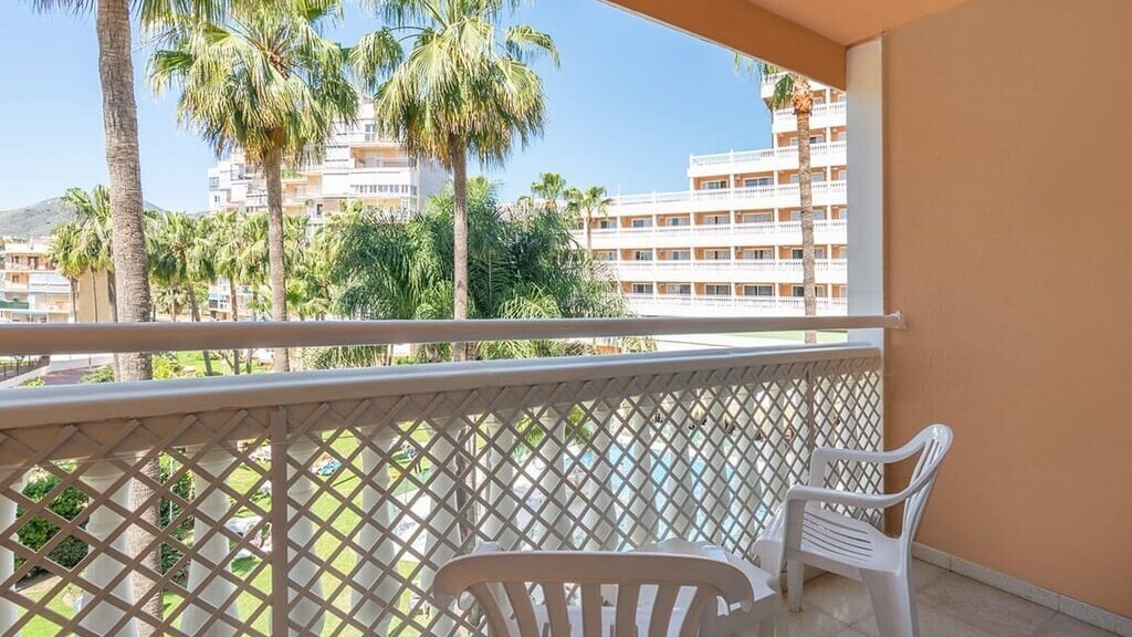 Hotel Parasol by Dorobe